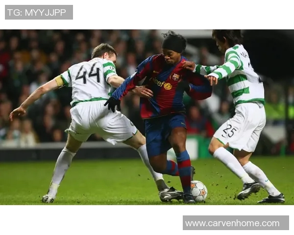 足球明星们的搞笑瞬间吐舌头的魅力与球场上的精彩表现